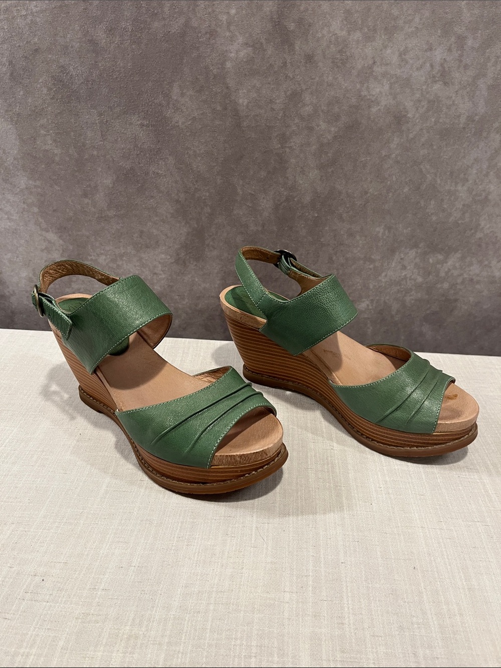 Miz Mooz Ruthy Green Wedge Platform Sandals - Comfortable Open-Toe size 7.5